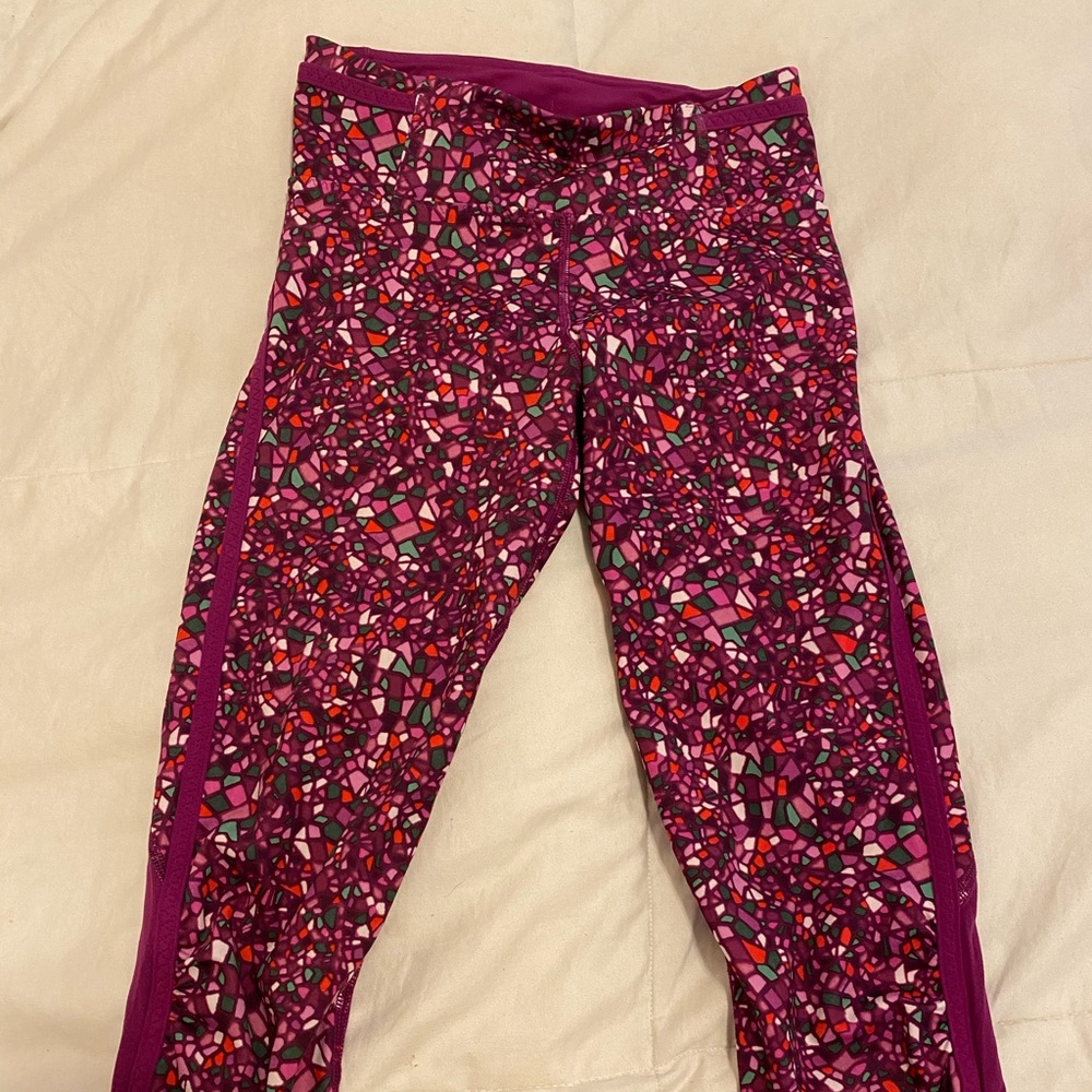 LULULEMON CROPPED LEGGINGS !!